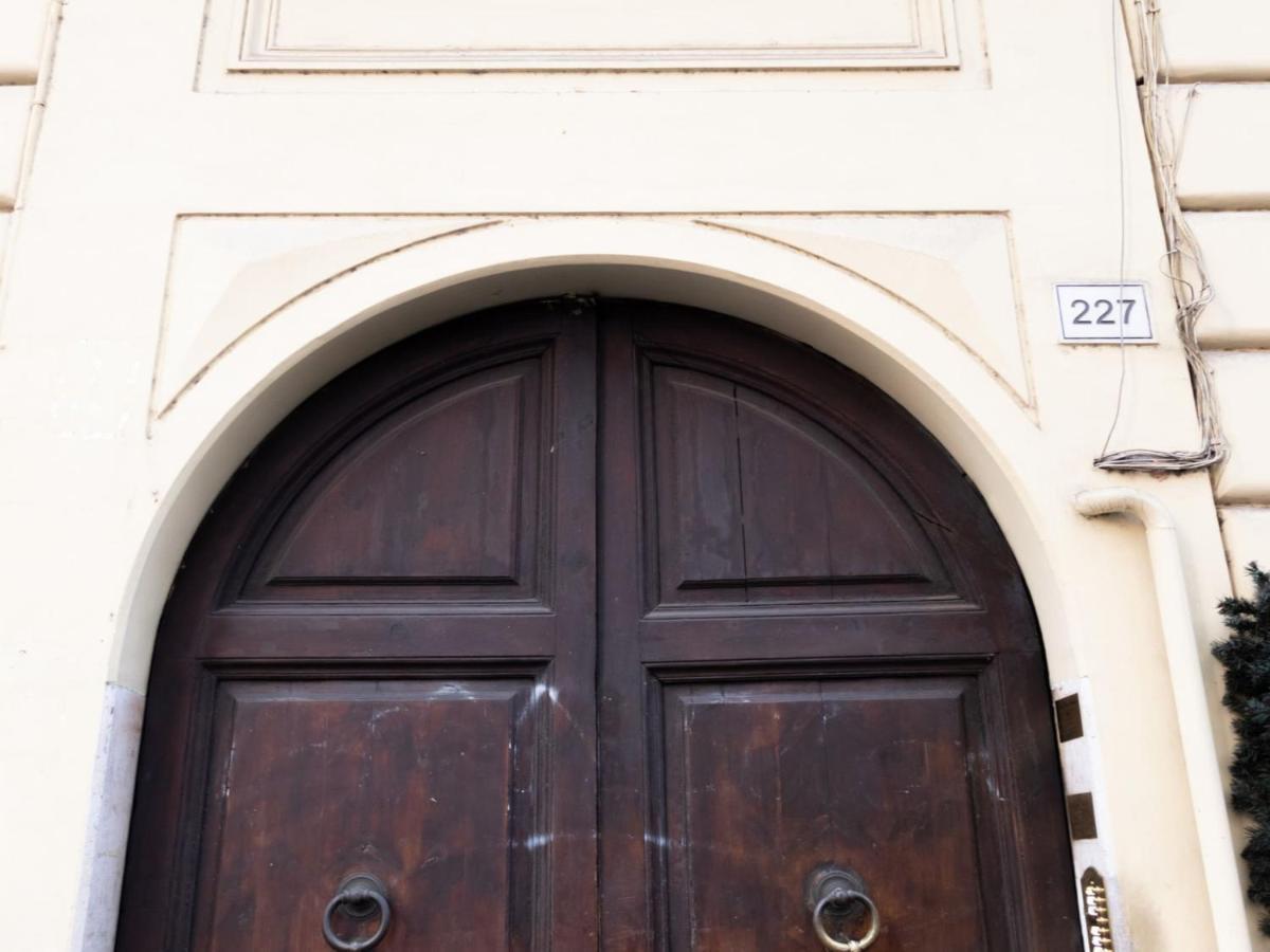The Best Rent - Elegant Five-Bedrooms Apartment Near Colosseo Rom Exterior foto